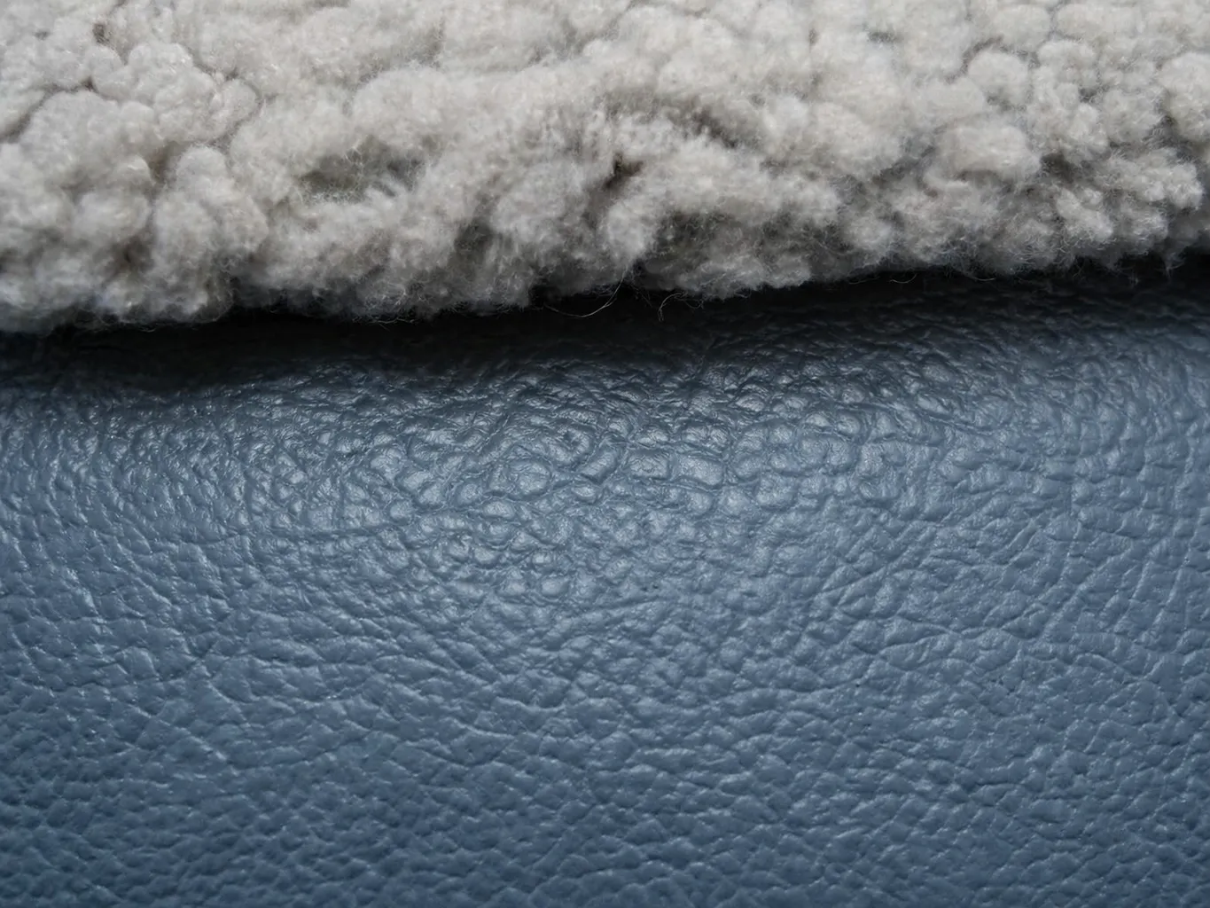 Napalan Sky Blue Curly Natural Wool